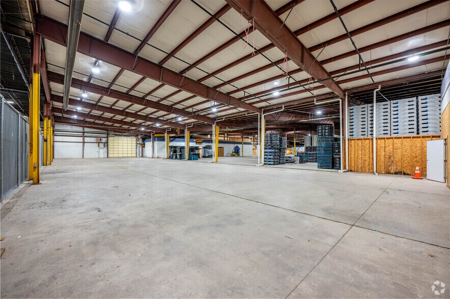 More Photos Of 325 12th St SE, Linton Manufacturing For Lease