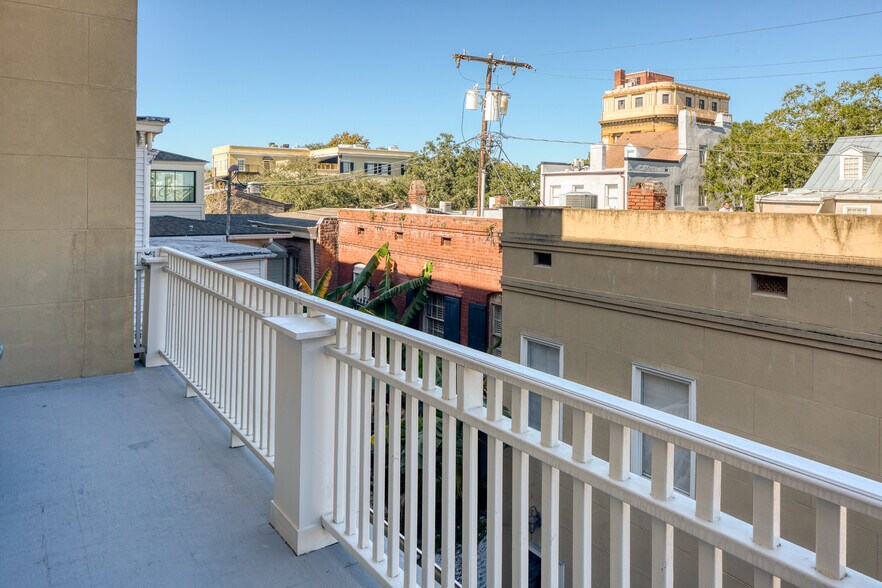 More Photos Of 14 E Taylor St, Savannah Specialty For Sale