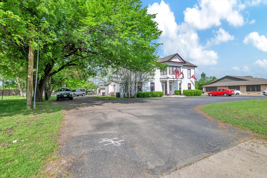 More Photos Of 1617 K Ave, Plano Storefront Retail Office For Sale
