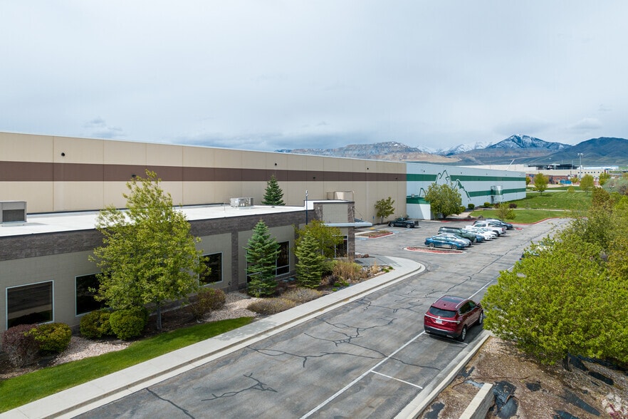More Photos Of 6077 W Wells Park Rd, West Jordan Distribution For Lease