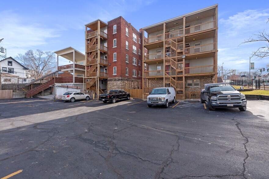 More Photos Of 1412 W 39th St, Kansas City Apartments For Sale