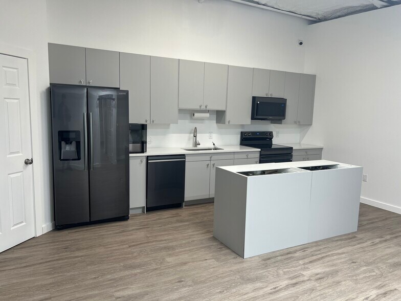 More Photos Of 13025 Harmon Rd, Fort Worth Industrial For Lease