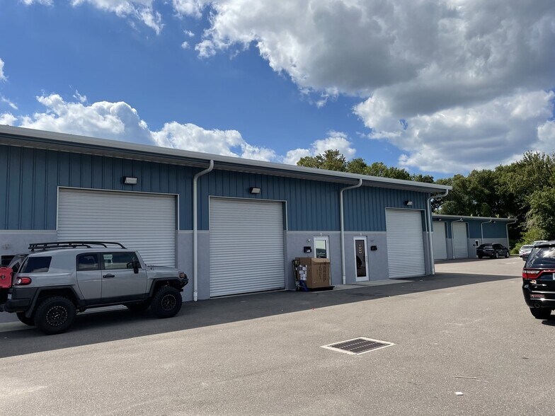 More Photos Of 4402 W Crest Ave, Tampa Warehouse For Lease
