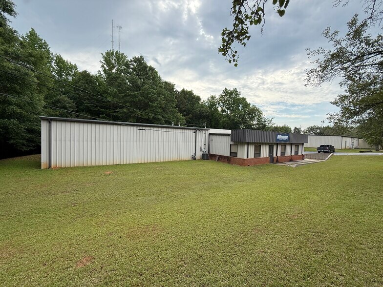 More Photos Of 46 Hillwood Cir, Newnan Service For Lease