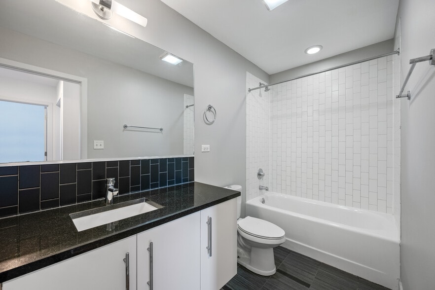 More Photos Of 4659 S Drexel Blvd, Chicago Apartments For Sale