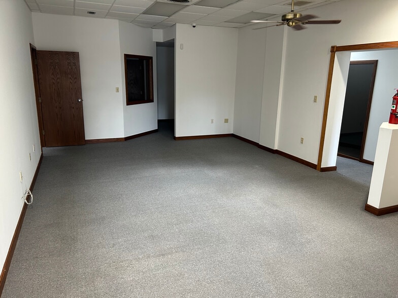 More Photos Of 110 W Walnut St, Salina Medical For Lease