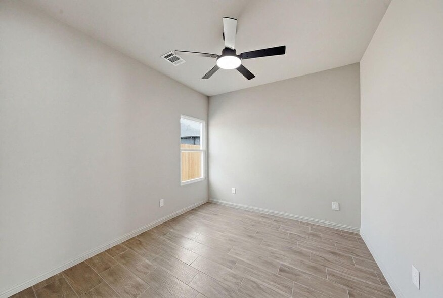 More Photos Of 10214 Carmencita Way, Houston Apartments For Sale