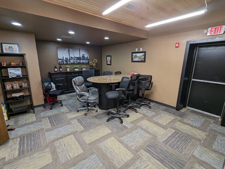 More Photos Of 222 W Main St, Belleville Medical For Sale