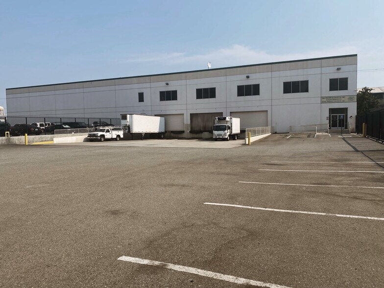 More Photos Of 2590 Harriet St, Vernon Warehouse For Sale