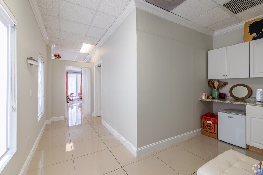 More Photos Of 811 SE 8th Ave, Deerfield Beach Office For Lease