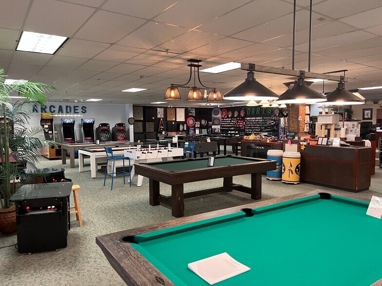 More Photos Of 5585 University Blvd W, Jacksonville Storefront Retail Office For Sale