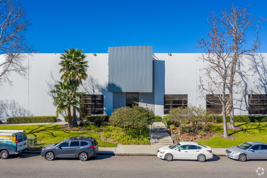 More Photos Of 8960 Carroll Way, San Diego Warehouse For Lease