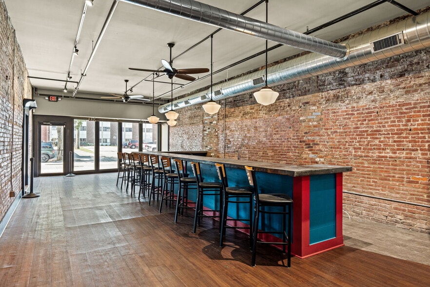 More Photos Of 134 Spring St, Jeffersonville Bar For Sale