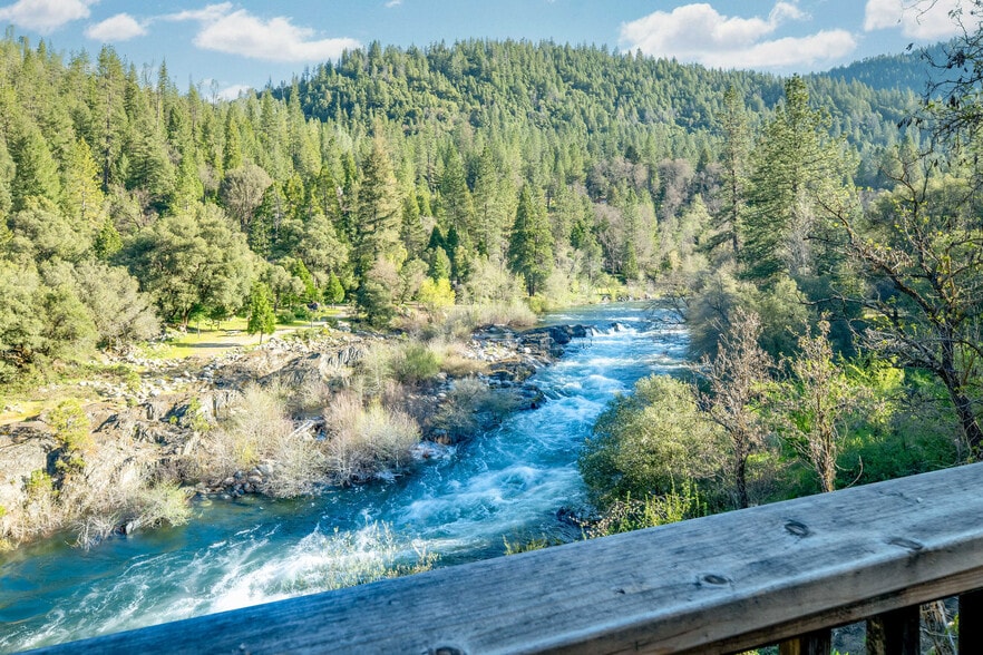 More Photos Of 15432 Washington Rd, Washington Storefront Retail Residential For Sale