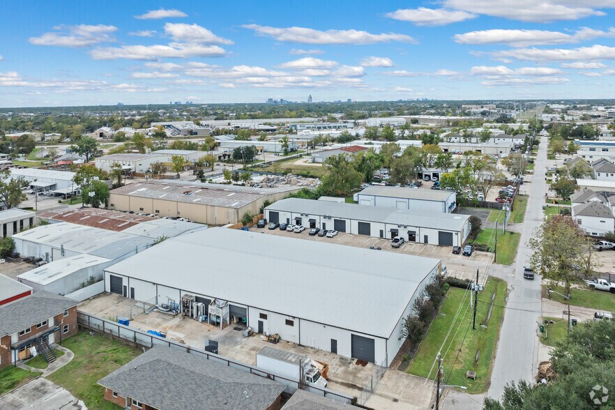 More Photos Of 5707-5709 Gardendale Dr, Houston Unknown For Lease