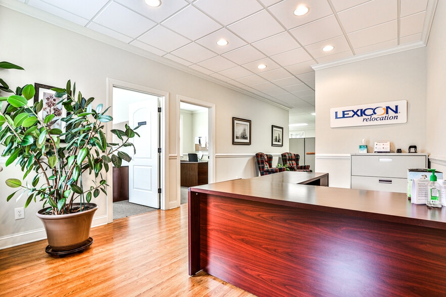 More Photos Of 1905 Woodstock Rd, Roswell Office For Lease