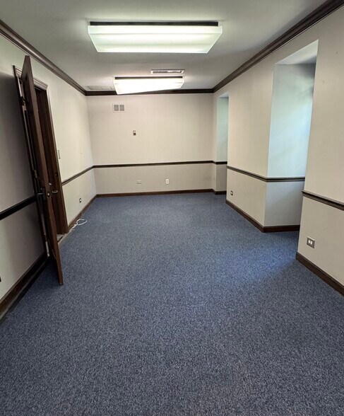 More Photos Of 1630 W Colonial Pky, Inverness Office For Lease