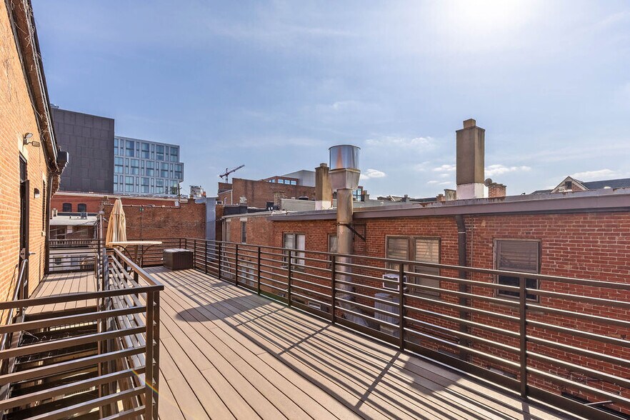 More Photos Of 17 E Brickel St, Columbus General Retail For Sale