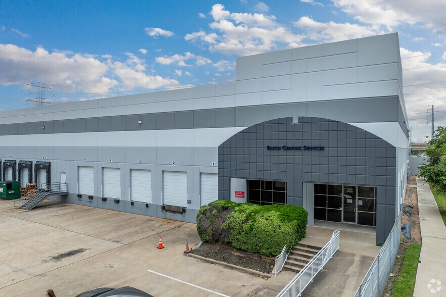 More Photos Of 8648 Glenmont Dr, Houston Warehouse For Lease