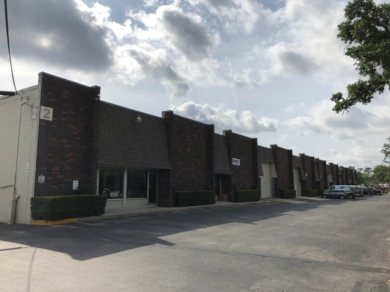 More Photos Of 6103-6119 Anno Ave, Orlando Warehouse For Lease