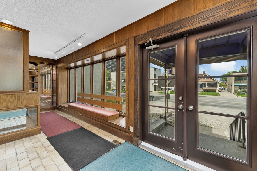 More Photos Of 1451 Ouellette Av, Windsor Office Residential For Sale