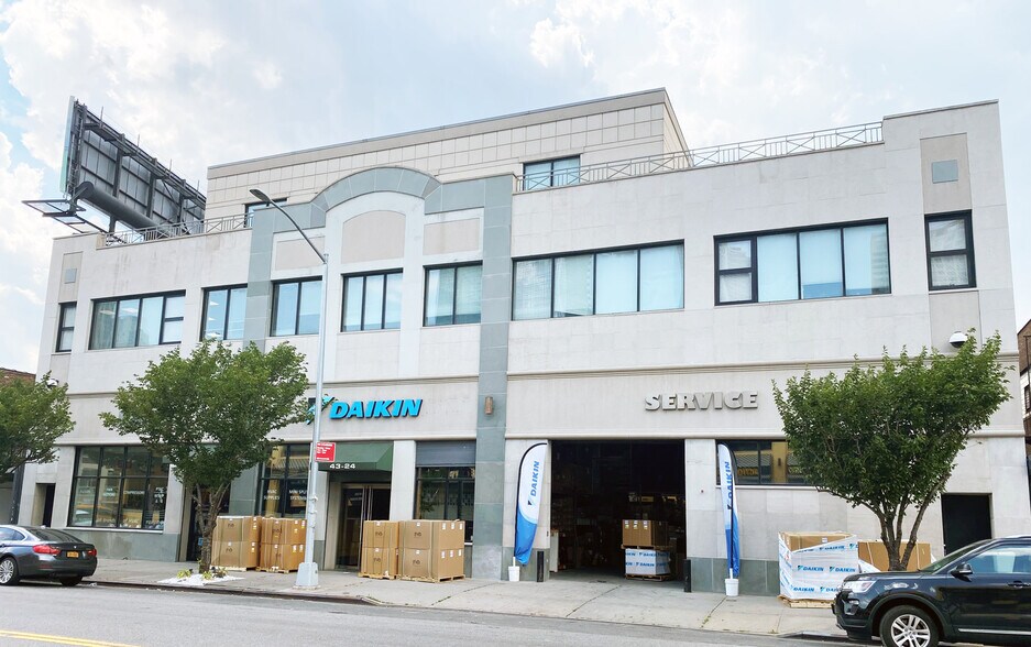 More Photos Of 43-24 21st St, Long Island City Warehouse For Lease