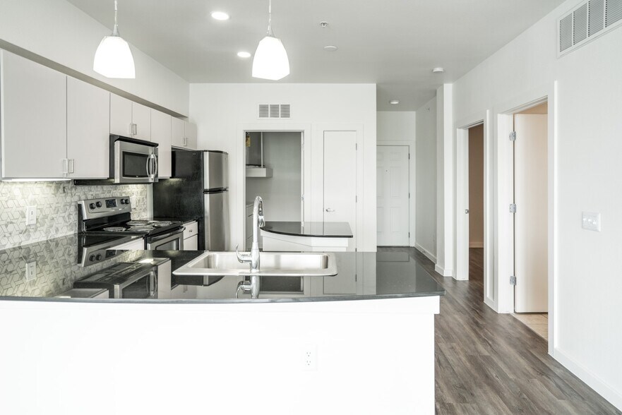 More Photos Of 127 E Riverside Dr, Austin Apartments For Lease