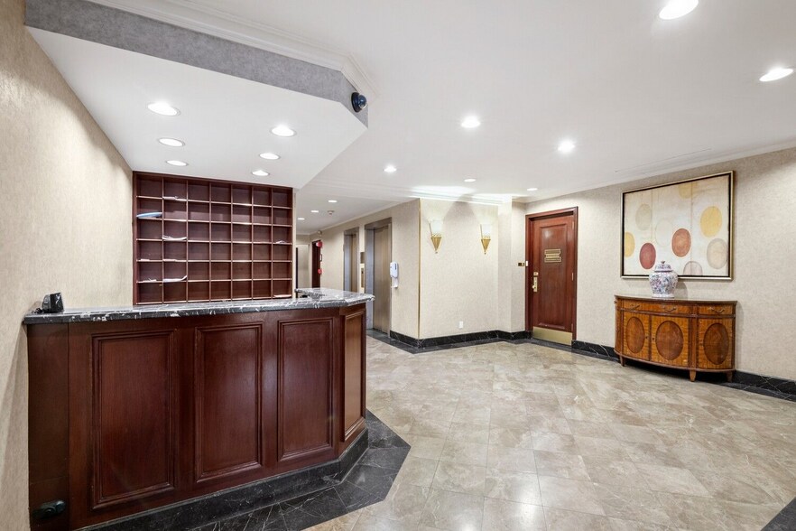 More Photos Of 121 E 60th St, New York Medical For Sale