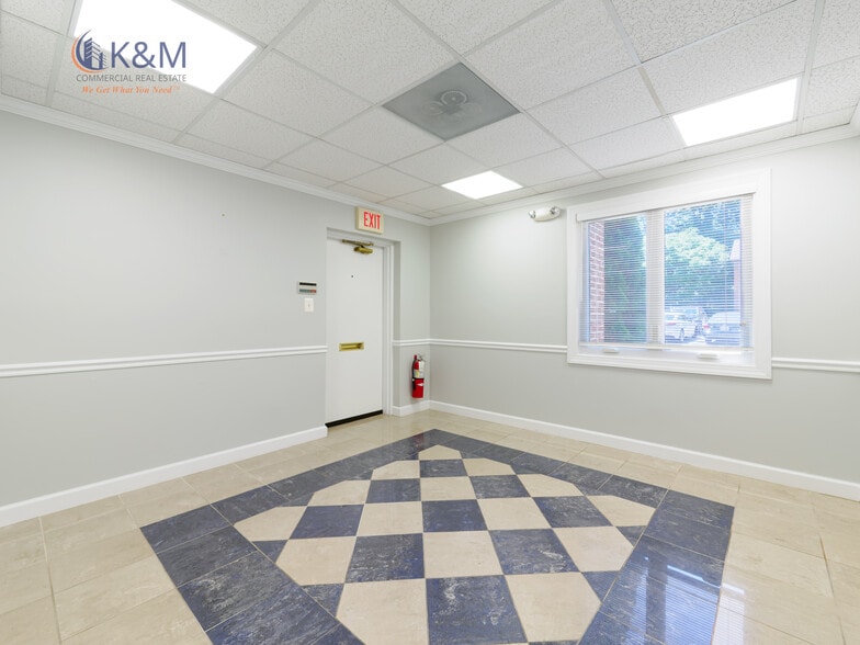 More Photos Of 5205-A Lyngate Court @ Braddock and Rolling Road, Burke Office For Sale