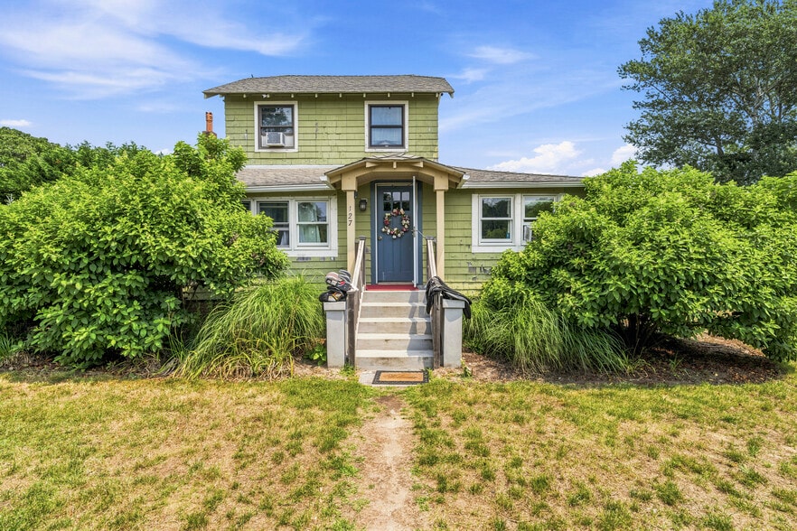 More Photos Of 127 Inlet Rd W, Hampton Bays Hospitality For Sale