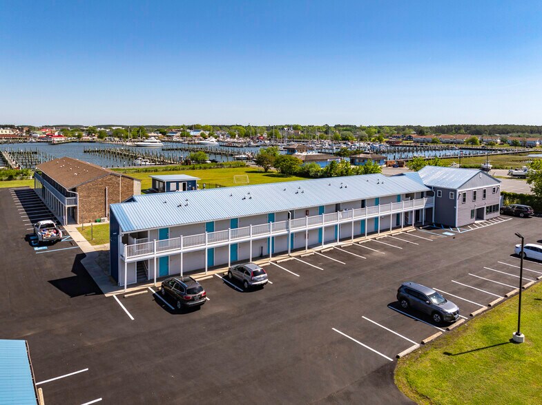 More Photos Of 700 Norris Harbor Dr, Crisfield Hotel For Sale