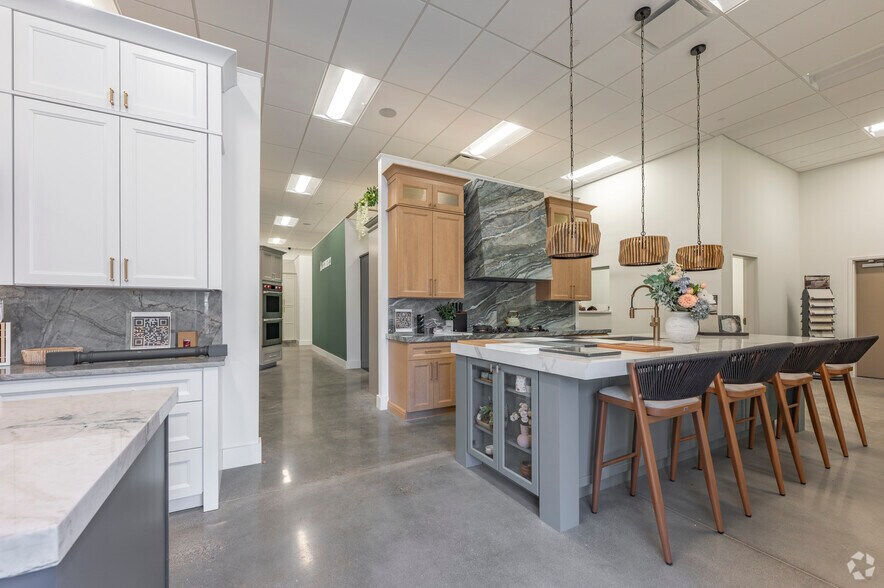 More Photos Of 300 Sub Way, Milford Warehouse For Lease