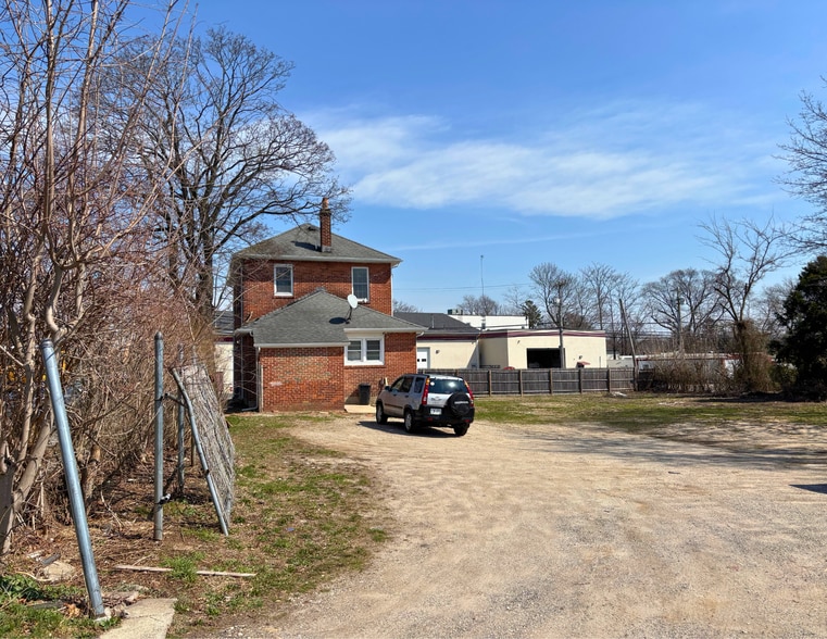 More Photos Of 149 Depot Rd, Huntington Station Freestanding For Sale