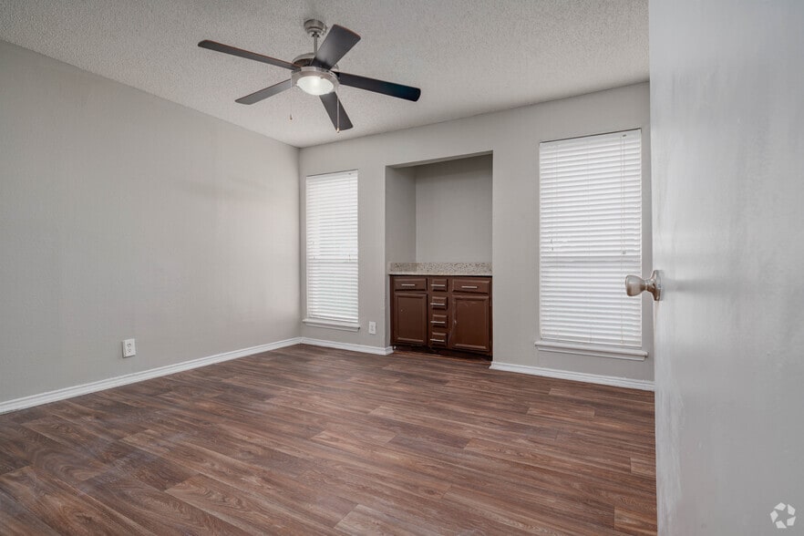 More Photos Of 14900 Nacogdoches Rd, San Antonio Apartments For Sale