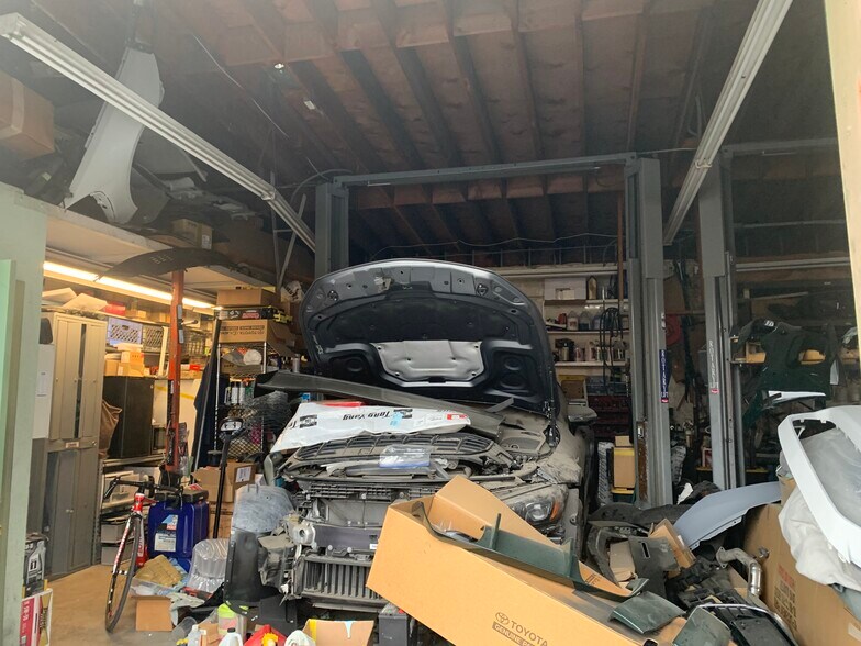 More Photos Of 846 W Front St, Covina Auto Repair For Sale