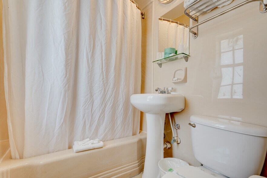 More Photos Of 1680 James Ave, Miami Beach Hotel For Sale