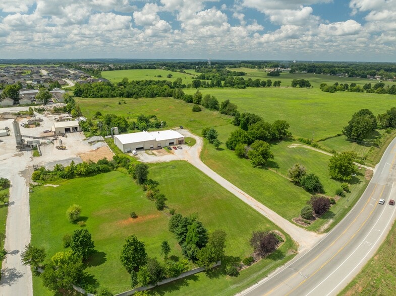 More Photos Of 2420 W State Highway CC, Ozark Warehouse For Sale