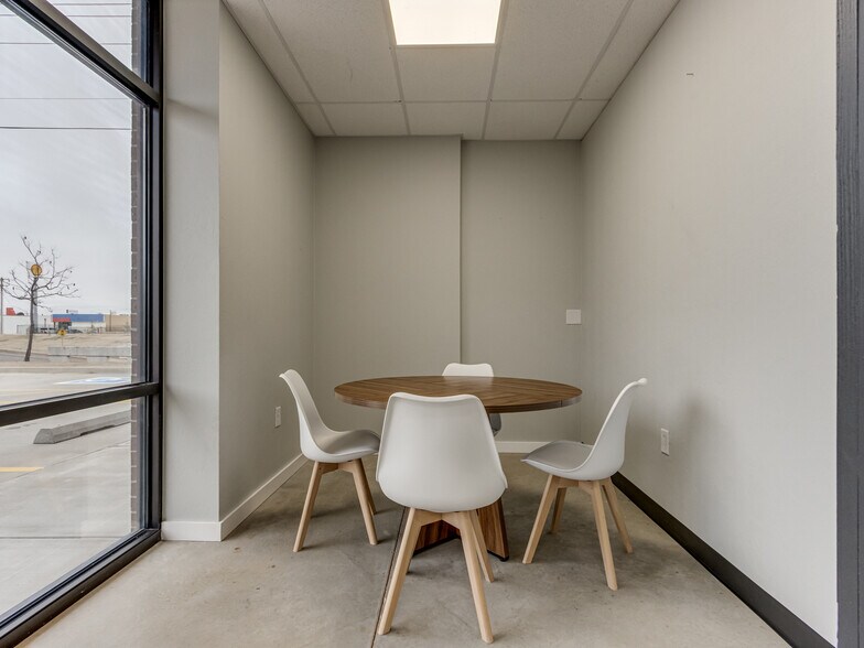 More Photos Of 120 SE 19th St, Moore Storefront For Lease