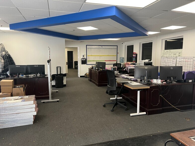 More Photos Of 26 Industrial Park Dr, Waldorf Warehouse For Sale