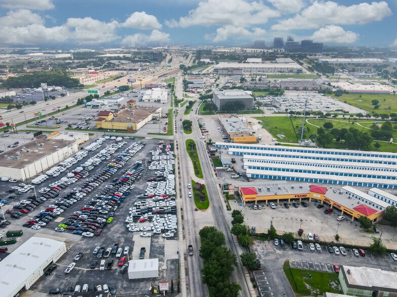 More Photos Of 11818 Airline Dr, Houston General Retail For Sale