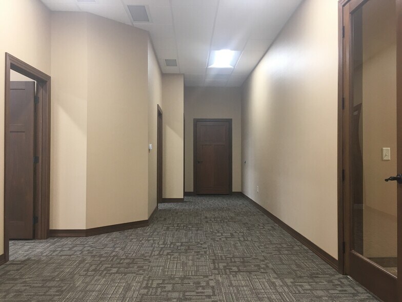 More Photos Of 5117 S Crossing Pl, Sioux Falls Office For Lease