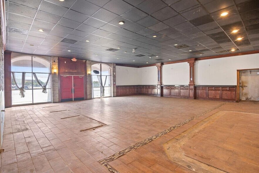 More Photos Of 5506 Saratoga Blvd, Corpus Christi Restaurant For Lease