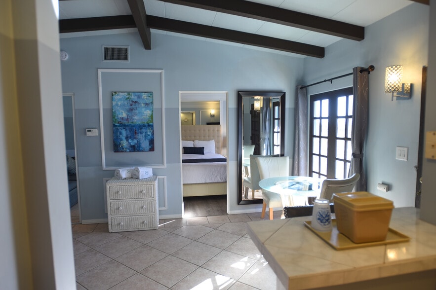 More Photos Of 2300 N Palm Canyon Dr, Palm Springs Hotel For Sale