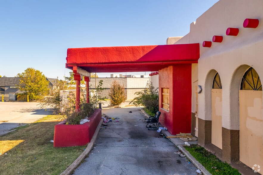 More Photos Of 6825 S Memorial Dr, Tulsa Fast Food For Lease