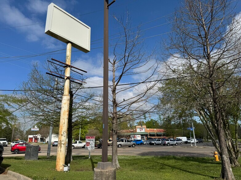 More Photos Of 9006 Greenwell Springs Rd, Baton Rouge Drugstore For Sale
