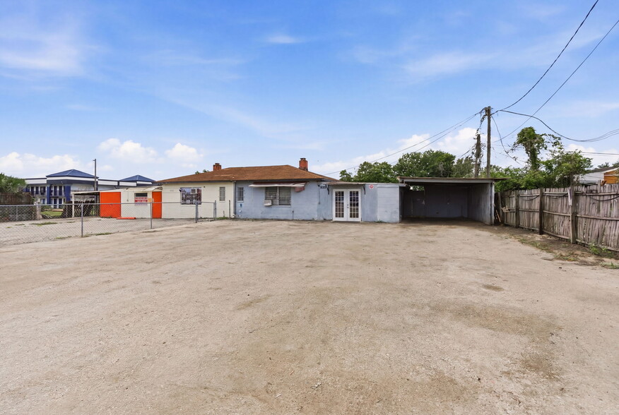 More Photos Of 8710 E Colonial Dr, Orlando Auto Dealership For Lease