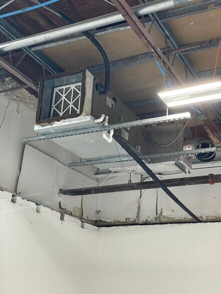 More Photos Of 6011 Benjamin Rd, Tampa Light Distribution For Lease