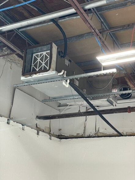 More Photos Of 6011 Benjamin Rd, Tampa Light Distribution For Lease