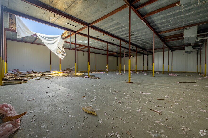 More Photos Of 502 Factory Ave, Ridgely Industrial For Sale