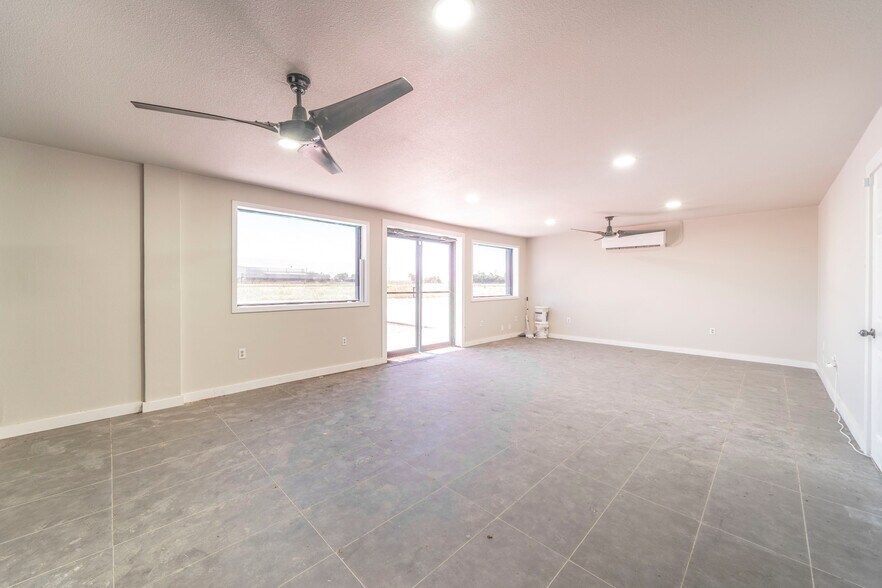 More Photos Of 4139 Burleson Blvd, Alvarado Warehouse For Sale